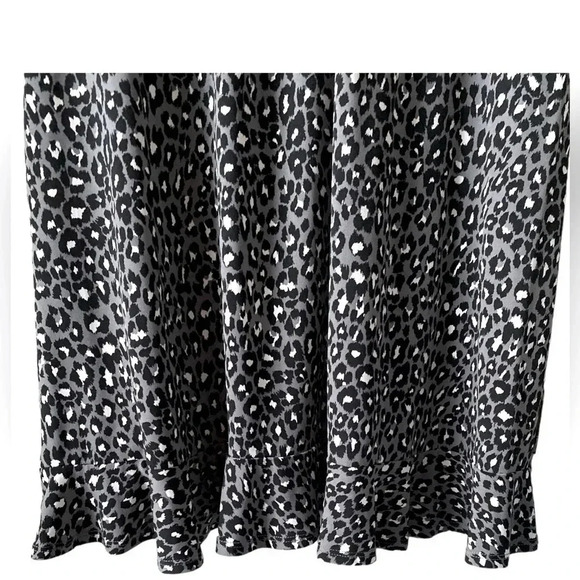 LEOTA | Grey and Black Cheetah Print Ruffled Hem V-Neck Jersey Midi Dress Size M - Picture 5 of 8